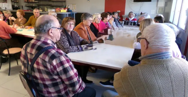 photo  une trentaine de personnes ont répondu à l’invitation de loisirs initiative pour échanger et partager une galette.  &copy;  ouest-france. 