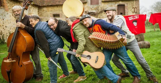 photo  les musiciens de faut pas mollir percent dans le perche.  &copy;  pj skyman 