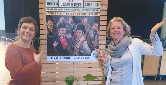 photo  émilie georget chargée de la communication en compagnie de la présidentede l’association du val’rhonne, marie brochelieu.  &copy;  ouest-france 