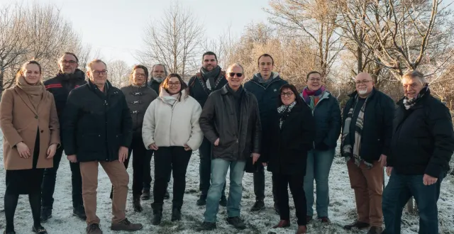 photo  pierre galés (au centre) avec son équipe presque constituée.  &copy;  ouest-france 
