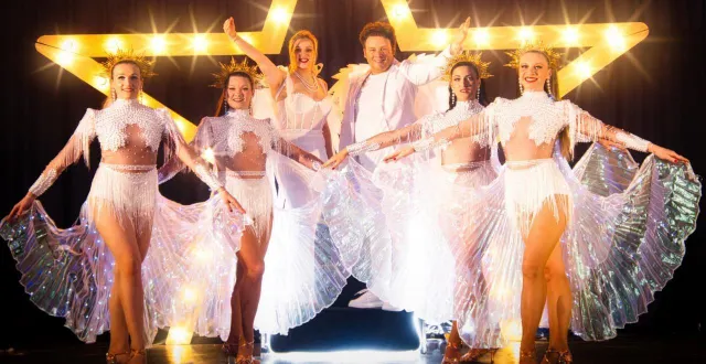 photo  la troupe hit live propose de revivre certains grands succès de comédies musicales.  &copy;  hit live 