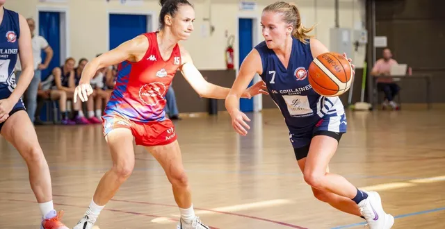 photo  la capitaine coulainaise anaïs longepe lors du match aller face à saint rogatien nantes, le 21 septembre 2025.  &copy;  dominique breugnot/ouest-france 