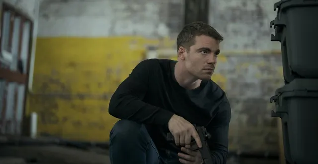 photo  gabriel basso reprend son rôle dans « the night agent » pour une troisième saison, en février 2026 sur netflix.  &copy;  christopher saunders/netflix 