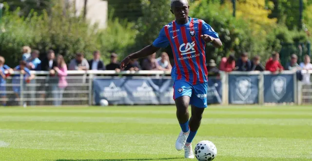 photo  josué kimboma, ici avec la réserve, en août, retrouve un groupe de national, ce vendredi 16 janvier 2026, l’occasion du déplacement du sm caen à concarneau.  &copy;  archives marc olejnik 