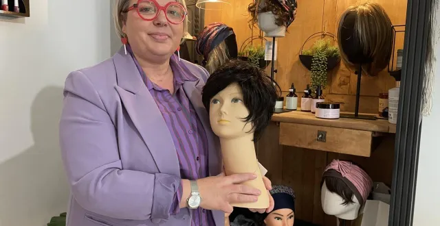 photo  gérante de l’atelier coiff’coeur, émilie berard propose de faire des dons de cheveux pour créer des prothèses capillaires à destination des victimes de crans-montana.  &copy;  le maine libre 