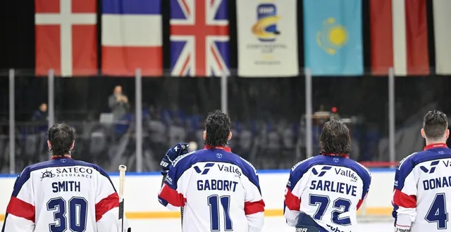 photo  les angevins n’avaient pas le cœur à fêter cette victoire acquise après prolongation.  &copy;  photo iihf - karl denham 