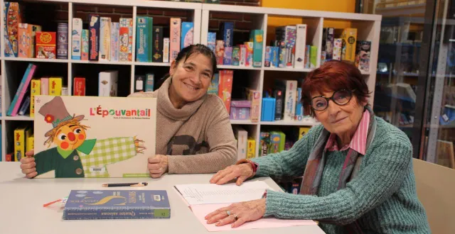 photo  bernadette porte (agente) et annick maillard (bénévole) avec les deux autres membres de l’équipe ont concocté un menu en lien avec le thème de cette 10e édition de la nuit de la lecture.  &copy;  ouest-france 