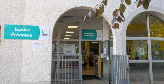 photo  loup y es-tu ? la bibliothèque pellouaillaise lui a ouvert ses portes pour une exposition qui permet de découvrir les albums, les contes, les romans et documentaires qui lui sont consacrés de janvier à mars 2026. élaborée avec le bibliopôle, cette mise à disposition se fait aux horaires habituels d’ouverture au 15, place de l’échanson, à verrières-en-anjou.  &copy;  ouest-france 