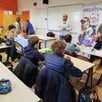 photo  les classes de cinquième du collège saint-exupéry ont accueilli le dessinateur angevin jean-mathias xavier, ici au centre, en compagnie de vincent bruneau, à droite, dessinateur et membre du festival bd « bulles en loire ». 
