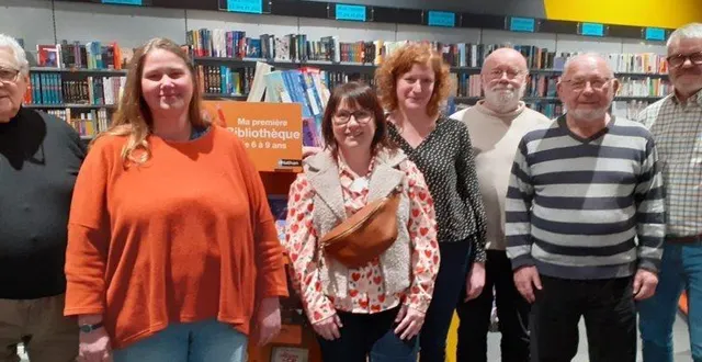 photo  à partir de la gauche, guy cornu, président des compagnons des terroirs ; l’enseignante de saint-rémy-la-varenne 7e et 14e prix ;  estelle ramage, enseignante de daumeray, 1er et 3e prix ; l’enseignante de vivy, 12e prix.  &copy;  ouest-france. 