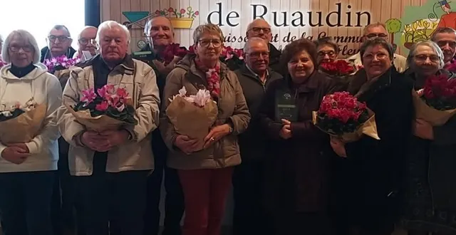 photo  les vingt participants du concours des maisons fleuries.  &copy;  ouest-france 