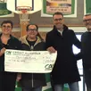 photo  dimanche 11 janvier, le bureau du club de basket de l’esab a remis un chèque de 300 € à nicolas paillocher, pour soutenir l’action de la cité des soins en faveur des personnes touchées par le cancer du sein. 