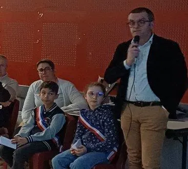 photo  mickaël blot a présentéses derniers vœux.  &copy;  co 