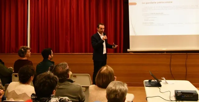 photo  eric descombes, maire de sceaux-sur-huisne.  &copy;  le maine libre 