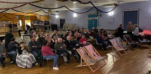 photo  environ 70 spectateurs ont assisté à la première séance de cinéma organisée par la mairie.  &copy;  le maine libre. 