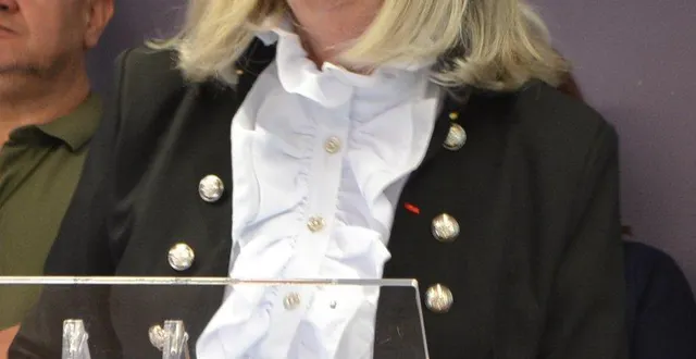 photo  martine crnkovic a rappelé son attachement à la commune.  &copy;  le maine libre 