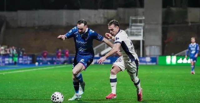 photo  maxime etuin (à droite) et le sm caen ont décroché un point à concarneau, vendredi soir.  &copy;  théo floc’h 