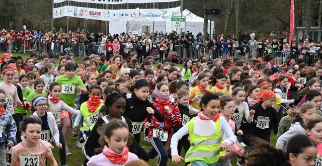 photo  ce vendredi 16 janvier 2026, au bois de l’épau, au mans (sarthe), les courses scolaires usep ont ouvert la 43e édition du cross ouest-france.  &copy;  jérôme fouquet/ouest-france 