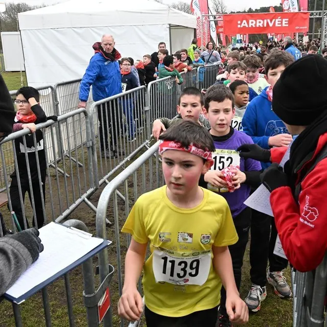  Après avoir franchi la ligne d’arrivée, les élèves attendaient avec impatience leur classement. Jérôme Fouquet/ouest-France photo  après avoir franchi la ligne d’arrivée, les élèves attendaient avec impatience leur classement. © jérôme fouquet/ouest-france