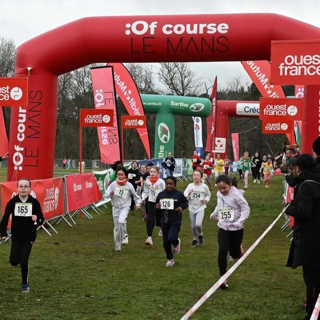 Encouragés tout au long du parcours, les élèves ont donné le meilleur d’eux-mêmes lors de cette journée sportive. Jérôme Fouquet/Ouest-France photo encouragés tout au long du parcours, les élèves ont donné le meilleur d’eux-mêmes lors de cette journée sportive. © jérôme fouquet/ouest-france