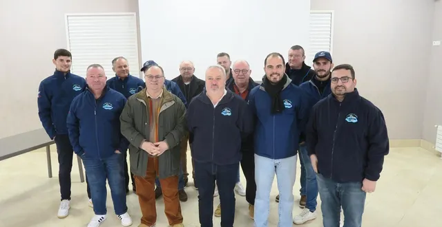 photo  le bureau de l’association de pêche la sabolienne, autour de son président emmanuel courtabessis, au centre.  &copy;  ouest-france 