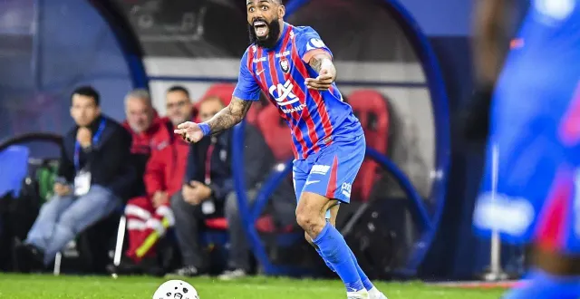 photo  yann m’vila, le capitaine du sm caen.  &copy;  charles bury / ouest-france 