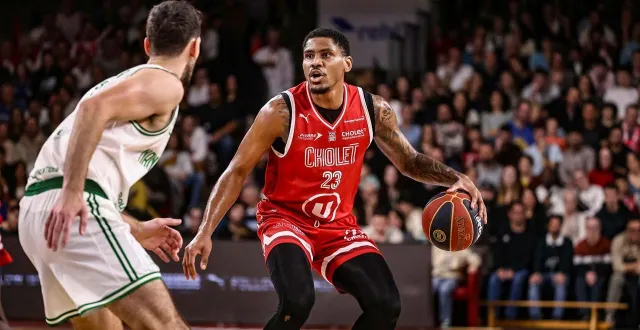 photo  chibuzo agbo monte en puissance depuis plusieurs matches avec cholet basket.  &copy;  ouest-france 