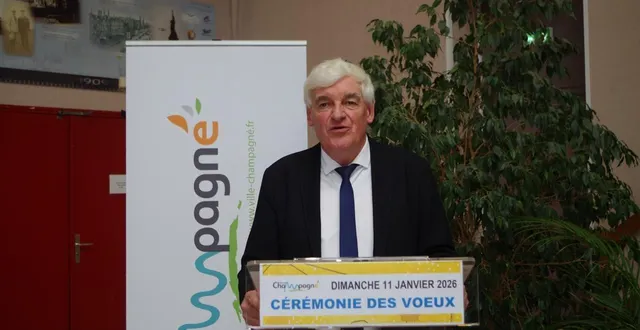 photo  patrick desmazières, le maire, a annoncé les projets engagés pour 2026 avant de mettre à l’honneur quelques personnes.   &copy;  le maine libre 