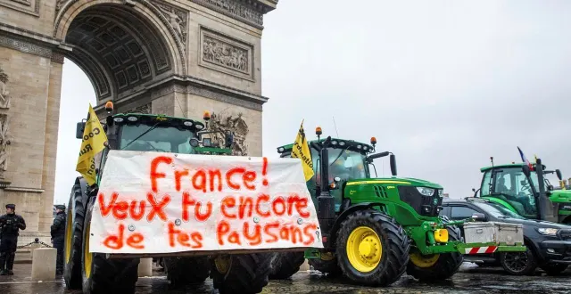 photo  paris, le 8 janvier 2026. la manifestation d’agriculteurs à l’appel du syndicat agricole français coordination rurale au pied de l’arc de triomphe.  &copy;  afp 