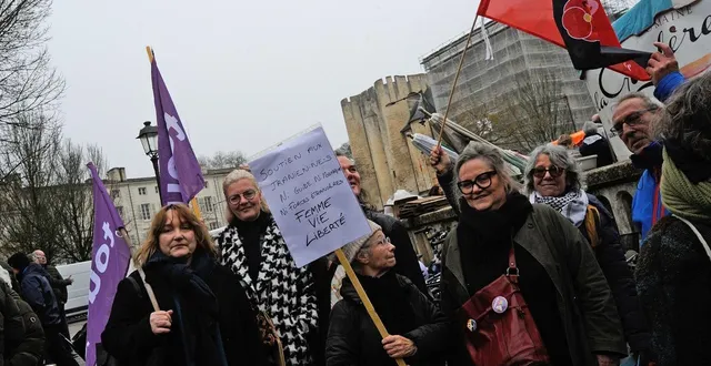 photo  l’appel à rassemblement, qui avait été lancé par les communistes, a notamment été relayé par le collectif féministe #noustoutes et la libre pensée 79.  &copy;  co - christophe bernard 