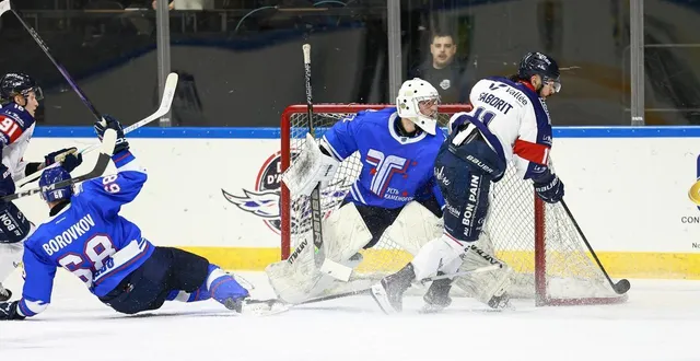 photo  robin gaborit et les ducs d’angers ont buté sur deux de leurs trois adversaires de la finale de continental cup.  &copy;  joshua day/iihf 