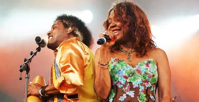 photo  la compagnie créole et sa chanteuse clémence bringtown ont vendu des dizaines de millions de disques dans le monde.  &copy;  photo archives co eva perreaux 