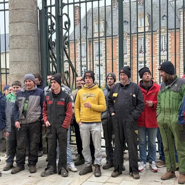 photo le mouvement des ultras de la n12 est « asyndical et apolitique ».  ©  ouest-france