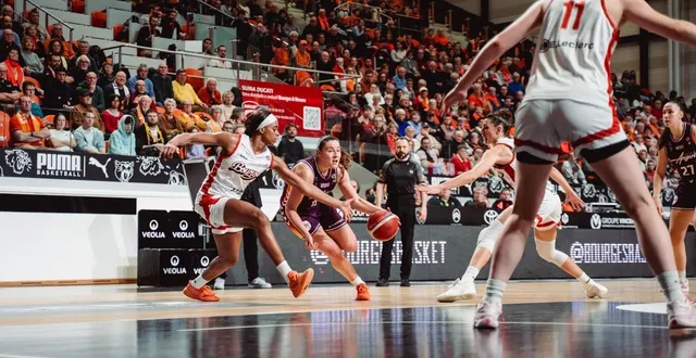 photo  marine dursus et l’ufab ne sont pas passées loin de la qualification sur le parquet de bourges  &copy;  louis gadais 