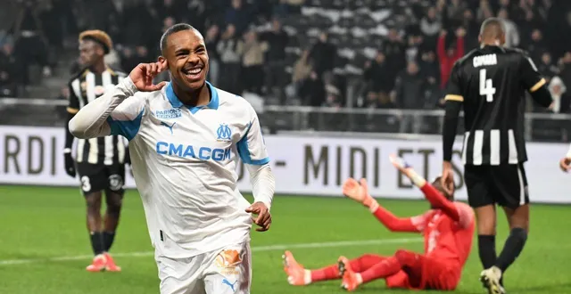 photo  la joie de paixao, cinquième buteur marseillais, devant des angevins médusés.  &copy;  jérôme fouquet/ouest-france 