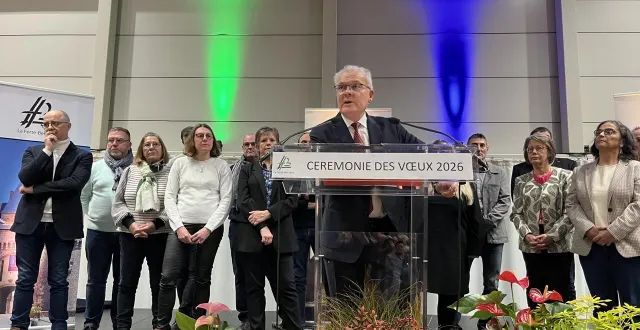 photo  didier reveau, maire de la ferté-bernard, a présenté ses vœux devant environ 280 personnes le 16 janvier 2026 au centre culturel athéna.  &copy;  le maine libre 