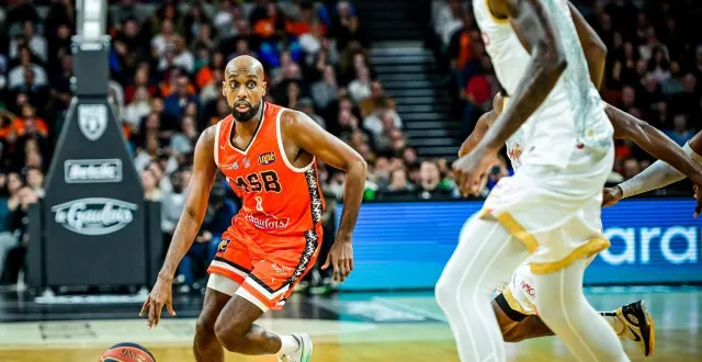 photo  johnny berhanemeskel, le 16 novembre 2025 à antarès, en championnat face à monaco.  &copy;  archives le maine libre - yvon loué 