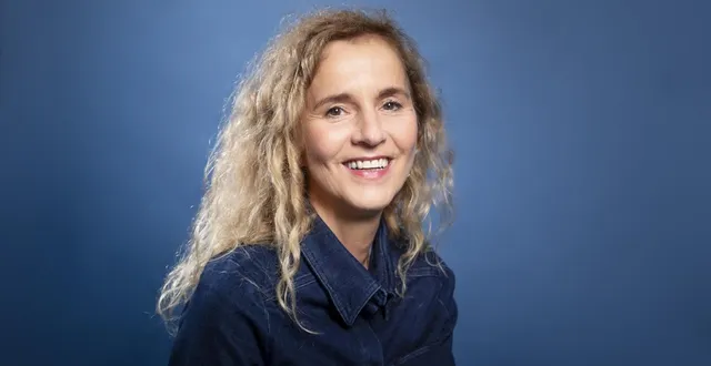 photo  delphine de vigan s’empare d’un objet phare de notre époque, le smartphone.  &copy;  francesca mantovani 