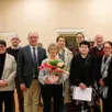 photo  des membres du conseil municipal et la directrice générale des services, entourent véronique commin, prochainement en retraite (avec le bouquet), et hélène lanoy sa droite. plusieurs agents en mission pour la ville étaient absents. 