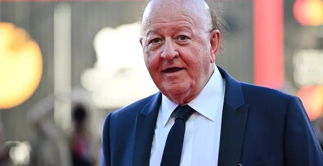 photo  massimo boldi est mis à l’écart du relais de la flamme pour les jeux olympiques de milan cortina  &copy;  gabriel bouys/ afp 