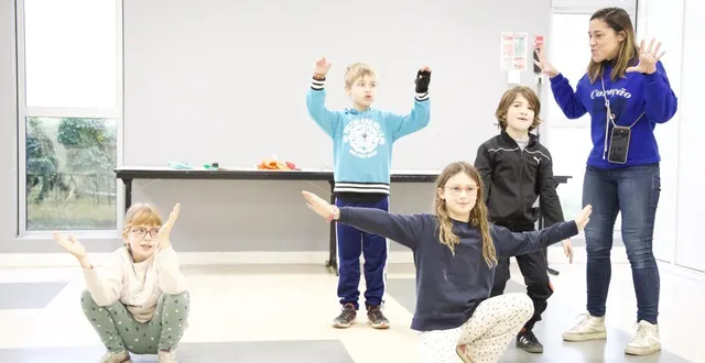 photo  ateliers de théâtre parents et enfants, par l’association les dégusteurs de planches.  &copy;  co 