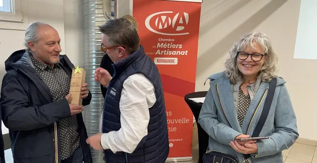 photo  xavier dallet, chef de l’entreprise dmi à vimoutiers (orne) est distingué par la chambre des métiers et de l’artisanat dans la catégorie entrepreneur.  &copy;  ouest-france 