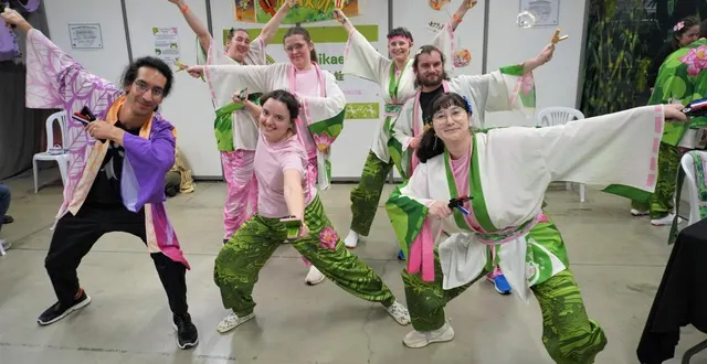 photo  le collectif tobikaeru proposait des démonstrations et initiations de yosakoi, une danse traditionnelle du japon.  &copy;  ouest-france 