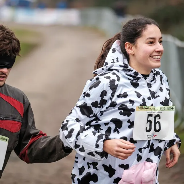 La course Para-cross adapté et Handival, longue de 2,6 km, a lancé les épreuves du samedi matin. Simon Torlotin / Ouest-France photo la course para-cross adapté et handival, longue de 2,6 km, a lancé les épreuves du samedi matin. © simon torlotin / ouest-france