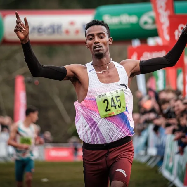 Le vainqueur du cross long Gedamu Getinet Mele, a terminé le parcours de 6,9 km en 19 minutes et 54 secondes. Simon Torlotin / Ouest-France photo le vainqueur du cross long gedamu getinet mele, a terminé le parcours de 6,9 km en 19 minutes et 54 secondes. © simon torlotin / ouest-france