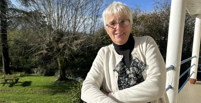 photo  niort, jeudi 4 décembre 2025. figure du commerce et du tourisme dans le sud des deux-sèvres et dans son cher marais poitevin natal, elisabeth deliry se confie sur sa vie à la retraite, ici chez elle, dans le quartier des brizeaux.  &copy;  co - gabin chamereau 