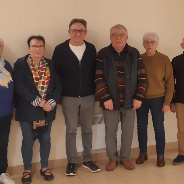 photo le nouveau bureau. de gauche à droite : irène pommier, roselyne leray, henri cadotz (président), michel thomas, monique dersoir et daniel pelletier.  ©  ouest-france