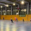 photo le tournoi des jeunes est divisé en deux parties. certaines équipes jouent le samedi et d’autres participent le dimanche