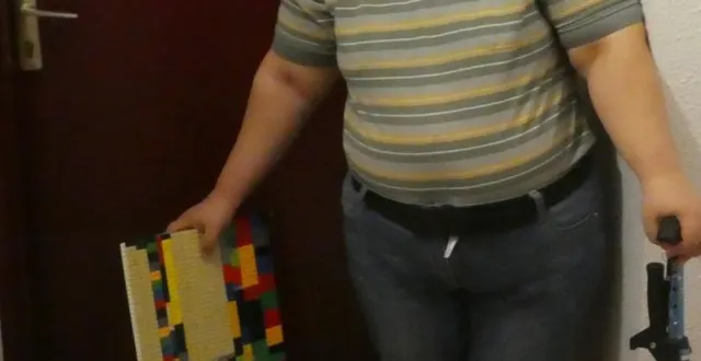 photo  aurore schroeder a lancé un appel au don de lego © afin de réaliser des rampes pour d’autres, similaires à celle qu’elle utilise pour entrer chez elle.  &copy;  ouest-france 