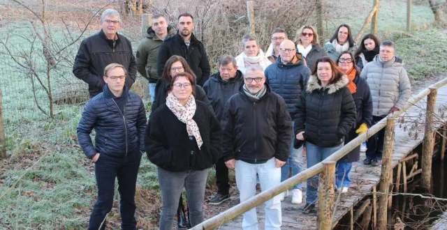 photo  annabelle choplin, aurélie clément, charlie corbin, sébastien dupas, agathe dupire, guy fourmy, maire sortant de challes, éric garnier, hugo guenée, cyrielle guitton, gérard langlais, loïc mortier, gaëlle mussard, lydie piberne, séverine prézelin, lucie pousse. suppléants : aline langin et jean-louis avignon.  &copy;  s. prézelin 